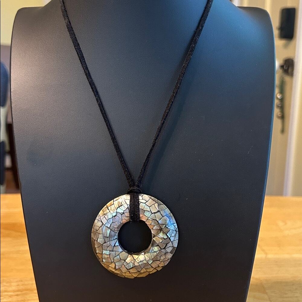 L0005 Lia Sophia mosaic MOP abalone Necklace black velvet touch cord